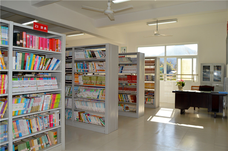 中心學校圖書(shū)閱覽室